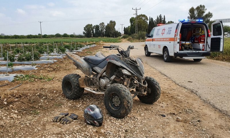 גבר בן 33 נפצע קשה בהתהפכות טרקטורון במושב בית חנן