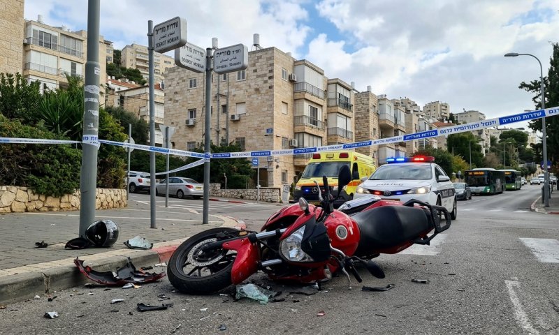 נער בן 17 נפצע קשה בתאונת אופנוע בחיפה