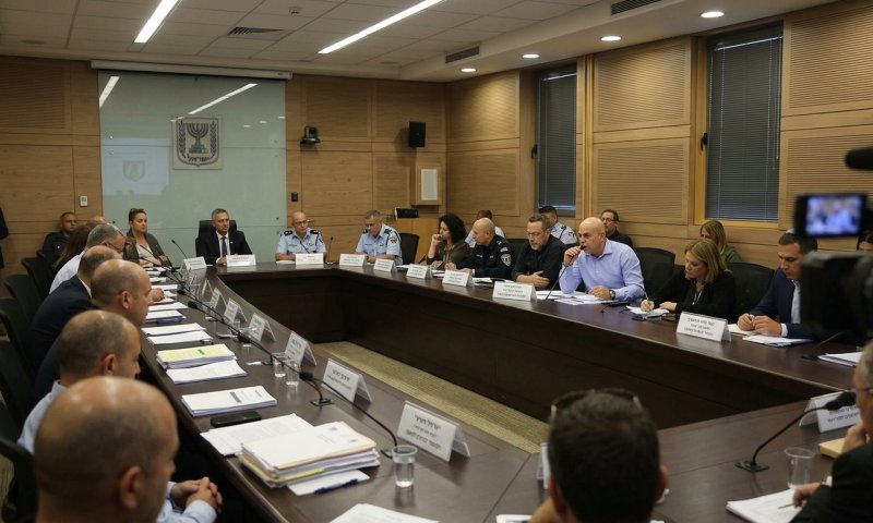 פרקליט המדינה שוקל להעמיד לדין את ראש אגף רישוי הנשק לשעבר
