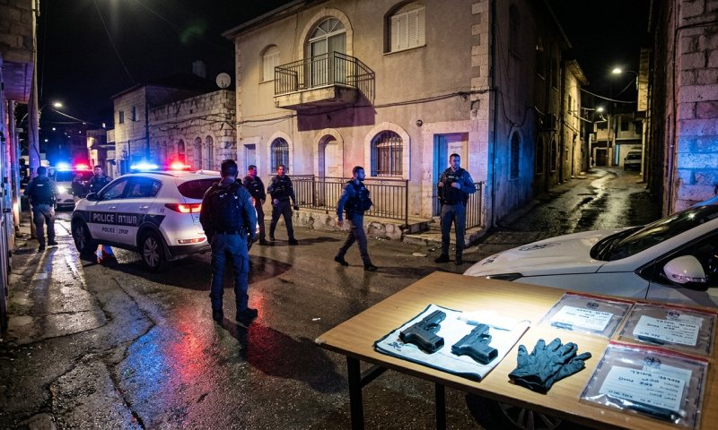 המשטרה תפסה שני אקדחים בתוך שעה בכפר כנא וריינה - שני עצורים