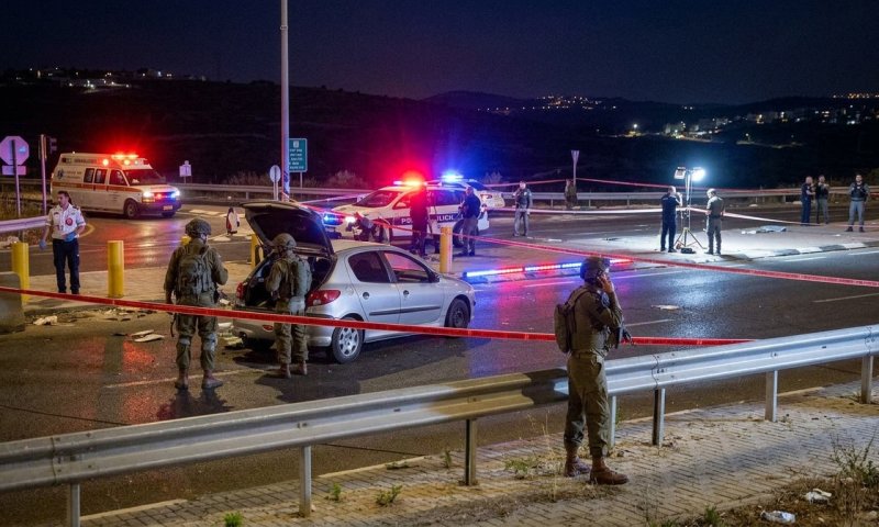 נהג פלסטיני פגע באזרח ישראלי בצומת אפרת לאחר שישראלים חסמו רכבים ויידו אבנים