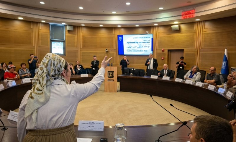 סון הר מלך פרצה לכנס ערבי בכנסת: "אתם תומכי טרור"