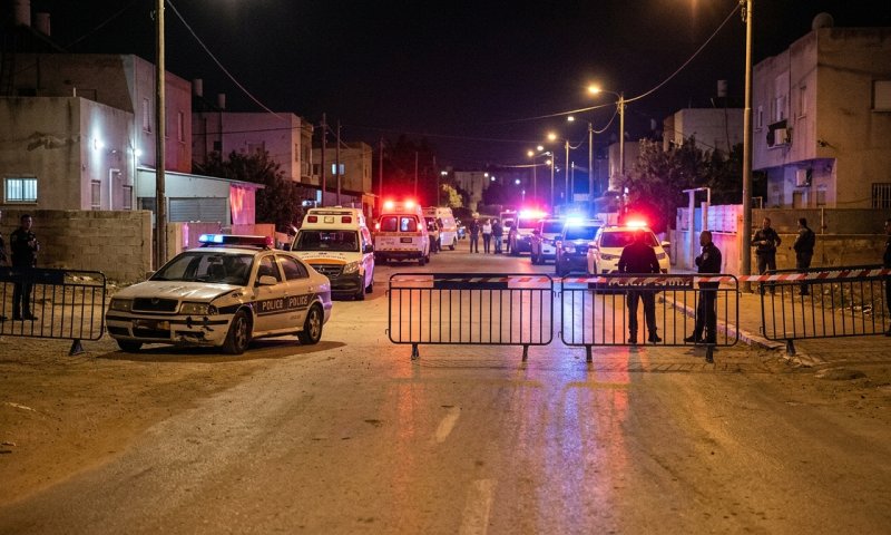 שוטרים ירו לעבר רכב חשוד בסכסוך חמולות בערערה בנגב - חמישה נפצעו