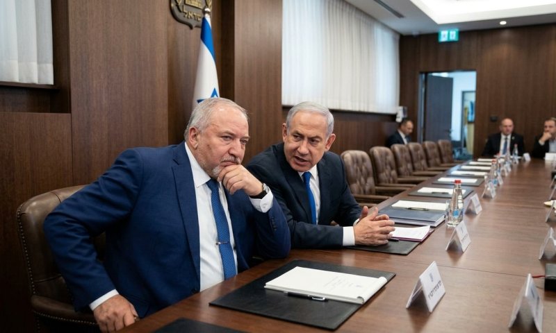 ליברמן תוקף את נתניהו: "יום כיפור רק יצא והוא כבר משקר"
