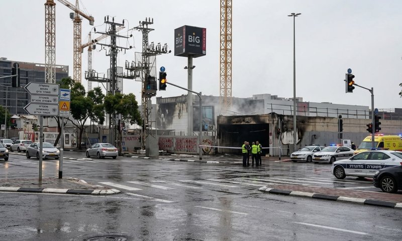 השריפה במתחם BIG בפתח תקווה דוכאה לחלוטין