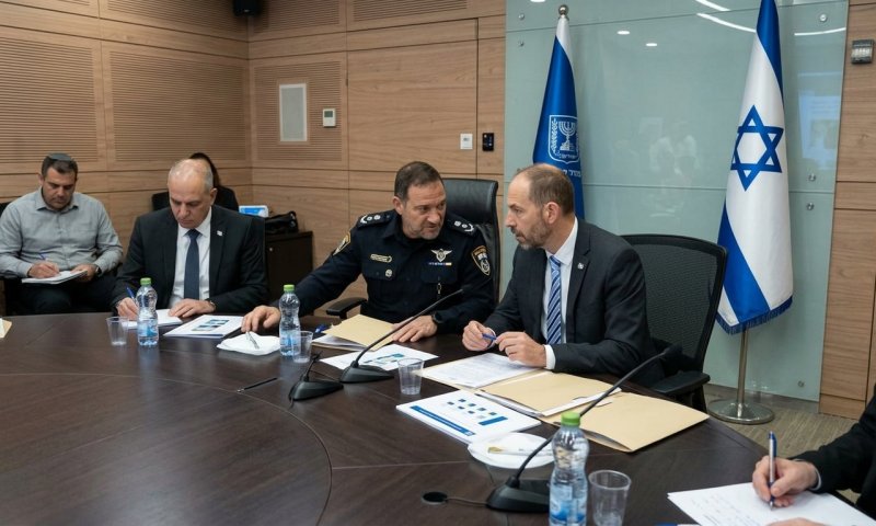 המשטרה וועדת הבחירות נערכות לאיום הבינה המלאכותית