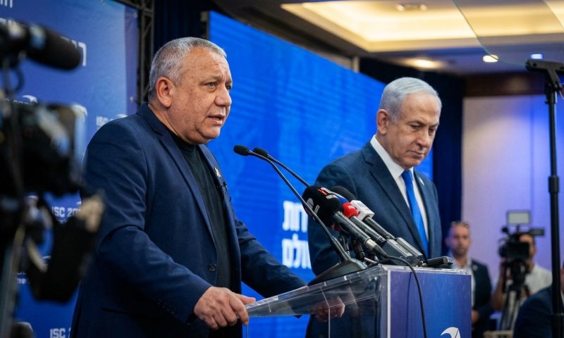 איזנקוט עוקף את נתניהו לראשונה: 41% מול 40% בהתאמה לרה"מ