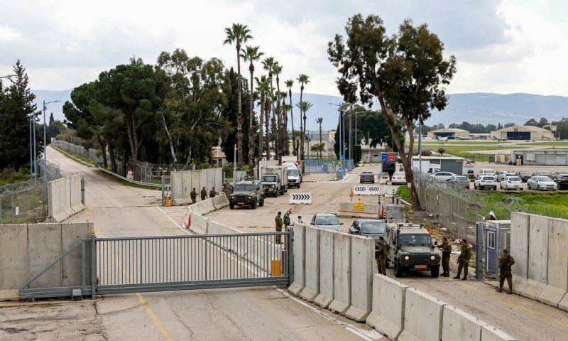 צה"ל מאשר: שברי טיל איראני פגעו בבסיס חיל האוויר רמת דוד