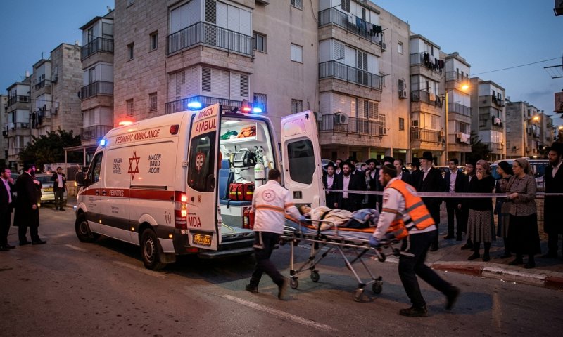 פעוט בן שבעה חודשים נחנק משקית בבני ברק ופונה במצב אנוש