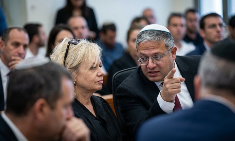 בן גביר לבהרב-מיארה: "הפעלת את השב"כ כדי לעקוב אחריי"