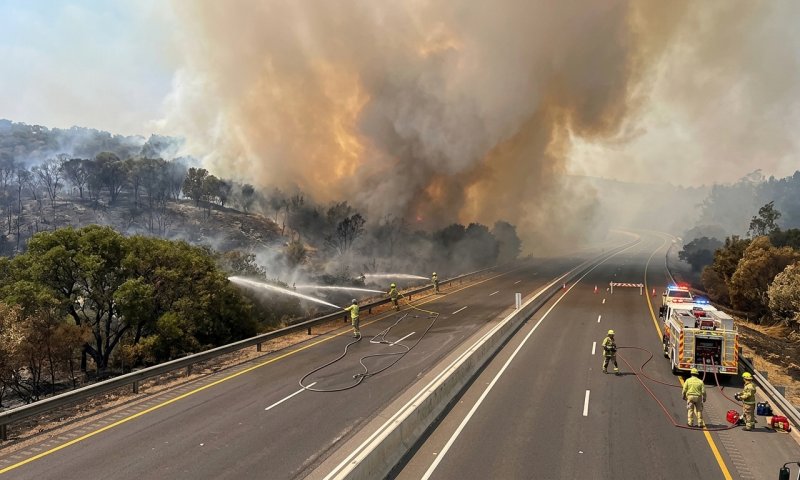 שריפת ענק ליד יער בן שמן: כביש 6 נחסם הרמטית בשני הכיוונים