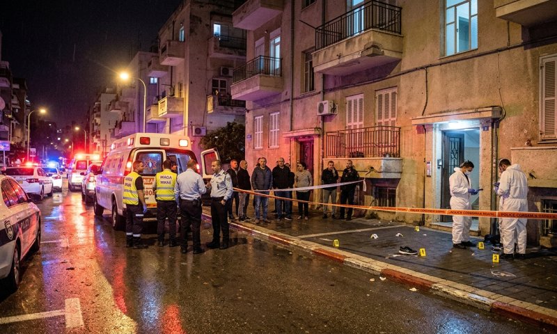 גבר כבן 50 נפצע קשה באירוע אלימות בתל אביב