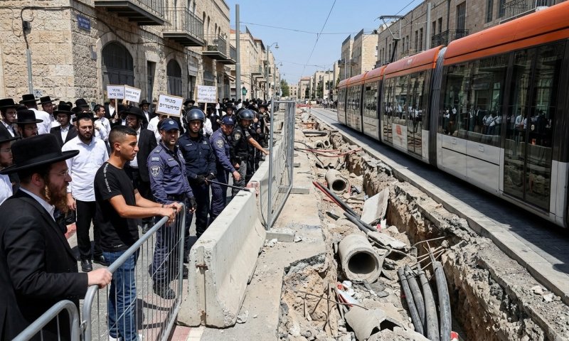 חרדים קיצוניים פרצו לאתר הרכבת הקלה בבר אילן וגרמו נזק לתשתיות