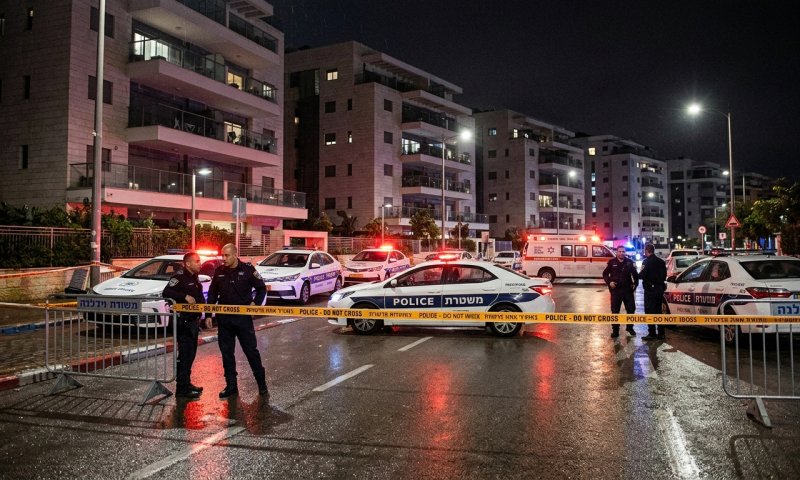 רימון הלם הושלך לעבר בניין מגורים בשכונת צמרת בתל אביב