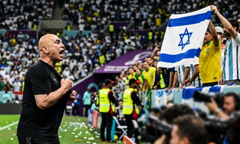 מאמן מצרים התפרץ לעבר אוהד שהניף דגל ישראל אחרי ההדחה ממונדיאל
