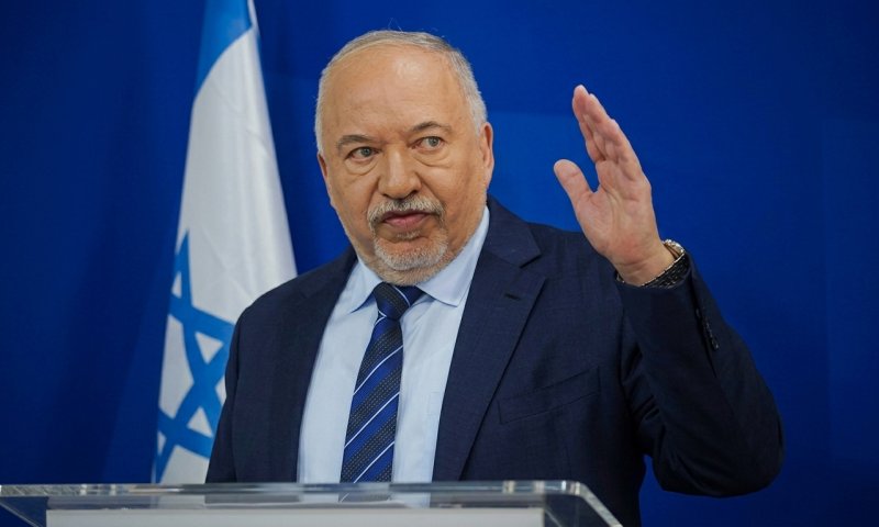 ליברמן מתפרץ על כ"ץ: "צריך לתת לו בום בום בראש"