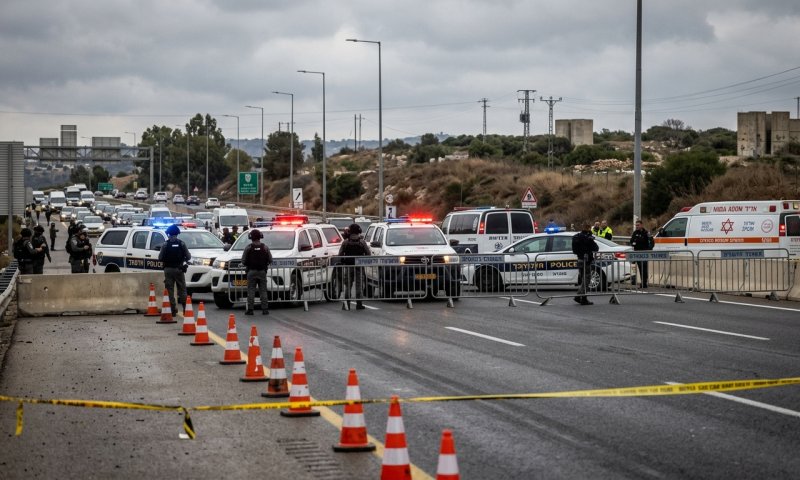 פלסטיני שניסה לדרוס שוטרים במעבר חשמונאים נורה ונעצר