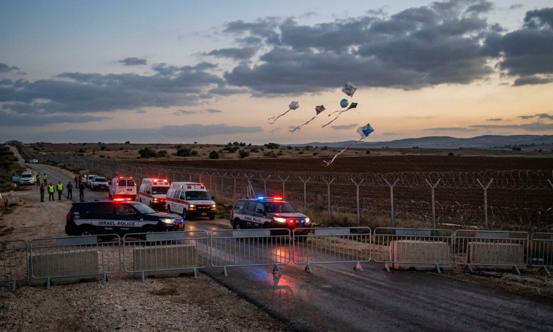 עפיפונים מעזה שוב חצו לעוטף, צה"ל: אין סכנה
