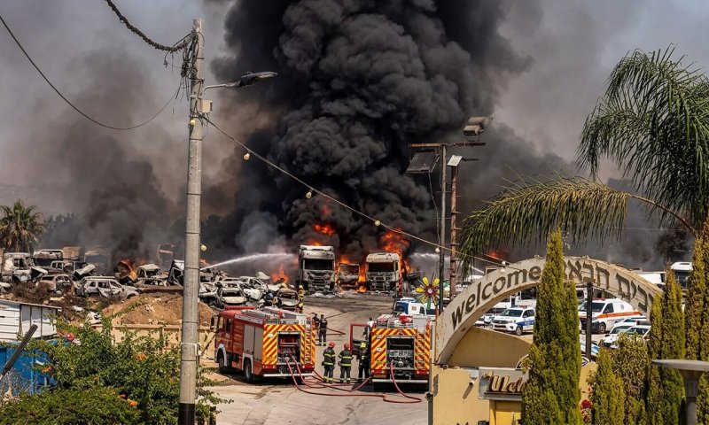 שריפה גדולה במגרש רכבים בג'דיידה-מכר: הושגה שליטה באש
