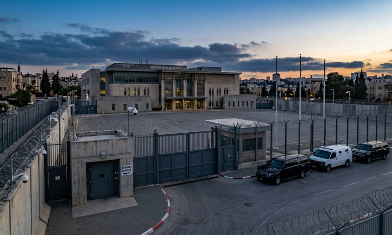 השגרירות האמריקאית הורתה לעובדיה בישראל: היכנסו למקלטים עד להודעה חדשה