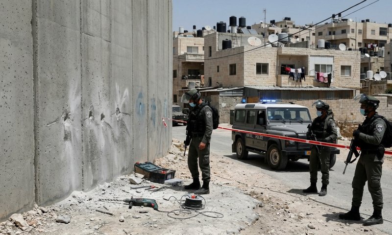 שני תושבי כפר עקב ניסו לפרוץ בחומת ההפרדה ונעצרו