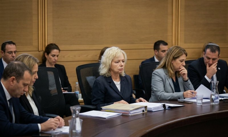 היועצת המשפטית ובכירי אכיפת החוק בכינוס חירום לקראת הבחירות לכנסת