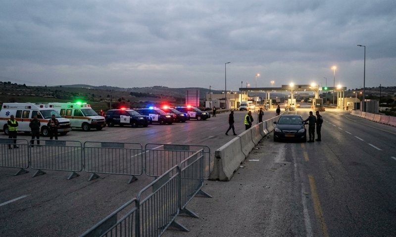 חשוד בניסיון דריסת שוטרים נעצר ליד מעבר תרקומיא