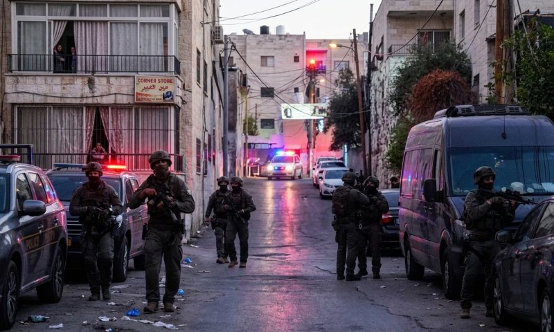 פשיטת ענק על עשרות יעדי פשיעה: מאות שוטרים עצרו חשודים בסחר נשק וסמים