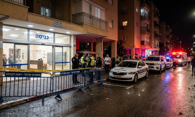 רימון רסס הושלך לעבר בניין מגורים בבת ים, שלושה נעצרו