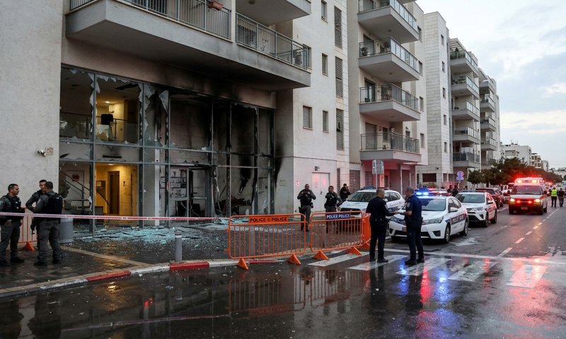 רימון הושלך ללובי בניין מגורים באור יהודה - המשטרה מחפשת את הרכב הנמלט