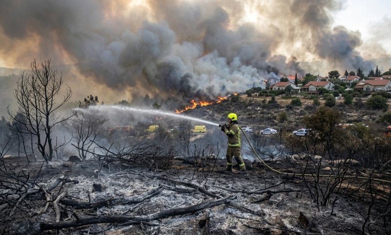 שריפת ענק בכסלון: מפנים את קו הבתים הראשון במושב