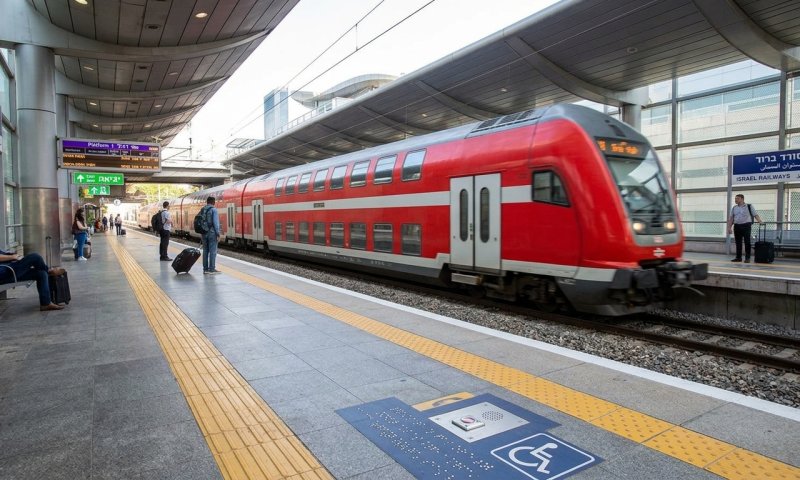 רכבת ישראל: כמעט 19 אלף נוסעים עם עיוורון השתמשו בשירות הליווי בשנה האחרונה