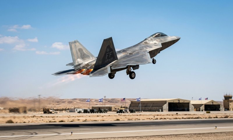 מטוסי הקרב האמריקניים שתקפו באיראן עזבו את ישראל