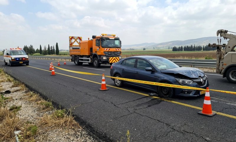 נהג עצר בצד הדרך ונהרג מפגיעת רכב בכביש 65