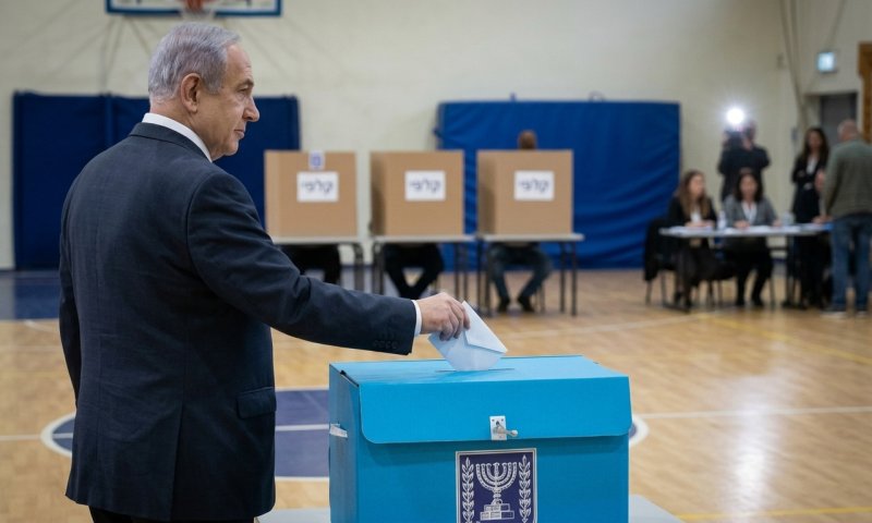 נראה שהמקורות שסופקו לכתבה זו מכילים מידע מועט מאוד - למעשה, תוכן המקור הוא טקסט שיווקי של האתר ולא כתבה עיתונאית עם פרטים. בידיי עובדה אחת בלבד: הקואליציה הודיעה שהבחירות יתקיימו ב-27 באוקטובר, לאחר פיזור הכנסת ה-25 ב-17 ביולי.