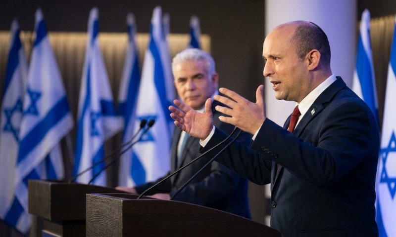 בנט מאשים בשיחות סגורות: "ערוצים 12 ו-14 חברו להריץ את איזנקוט"