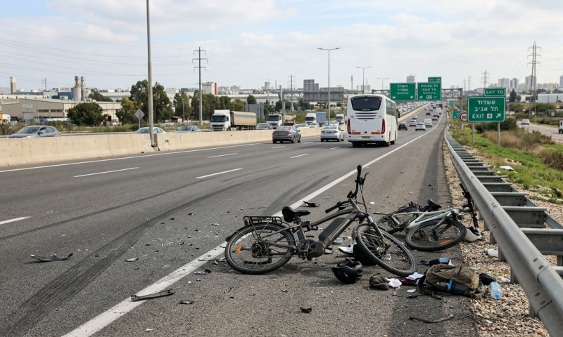 נער בן 13 נפגע מרכב בכביש 4, מצבו קשה
