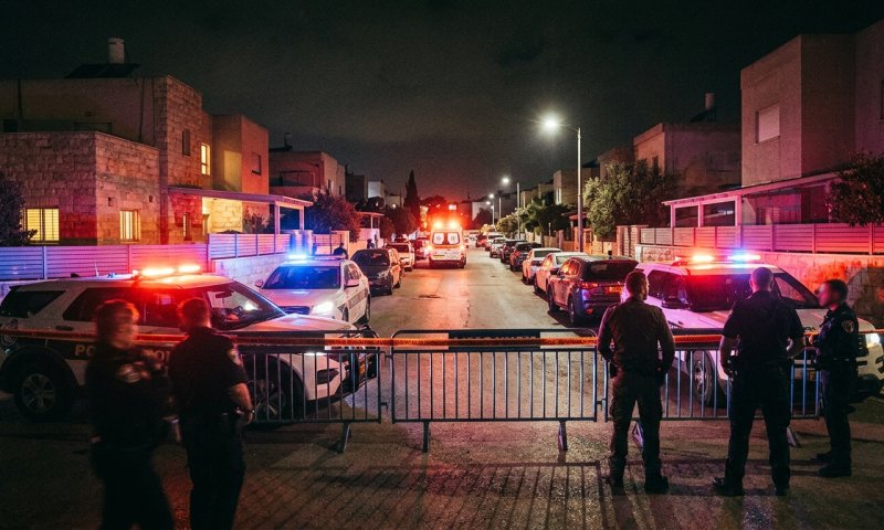 שוטרים ירו למוות בגבר שפתח באש לעבר בית בכפר סולם